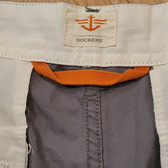 Dockers Straight Fit Khaki Shorts - Picture 3 of 4